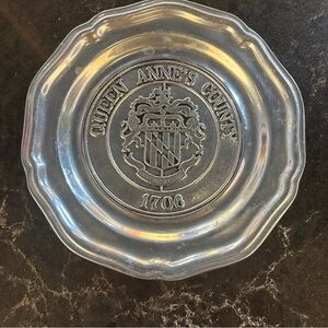 The Wilton Company Queen Annes County Vincit Omnia Veritas 1706 Pewter  Plate